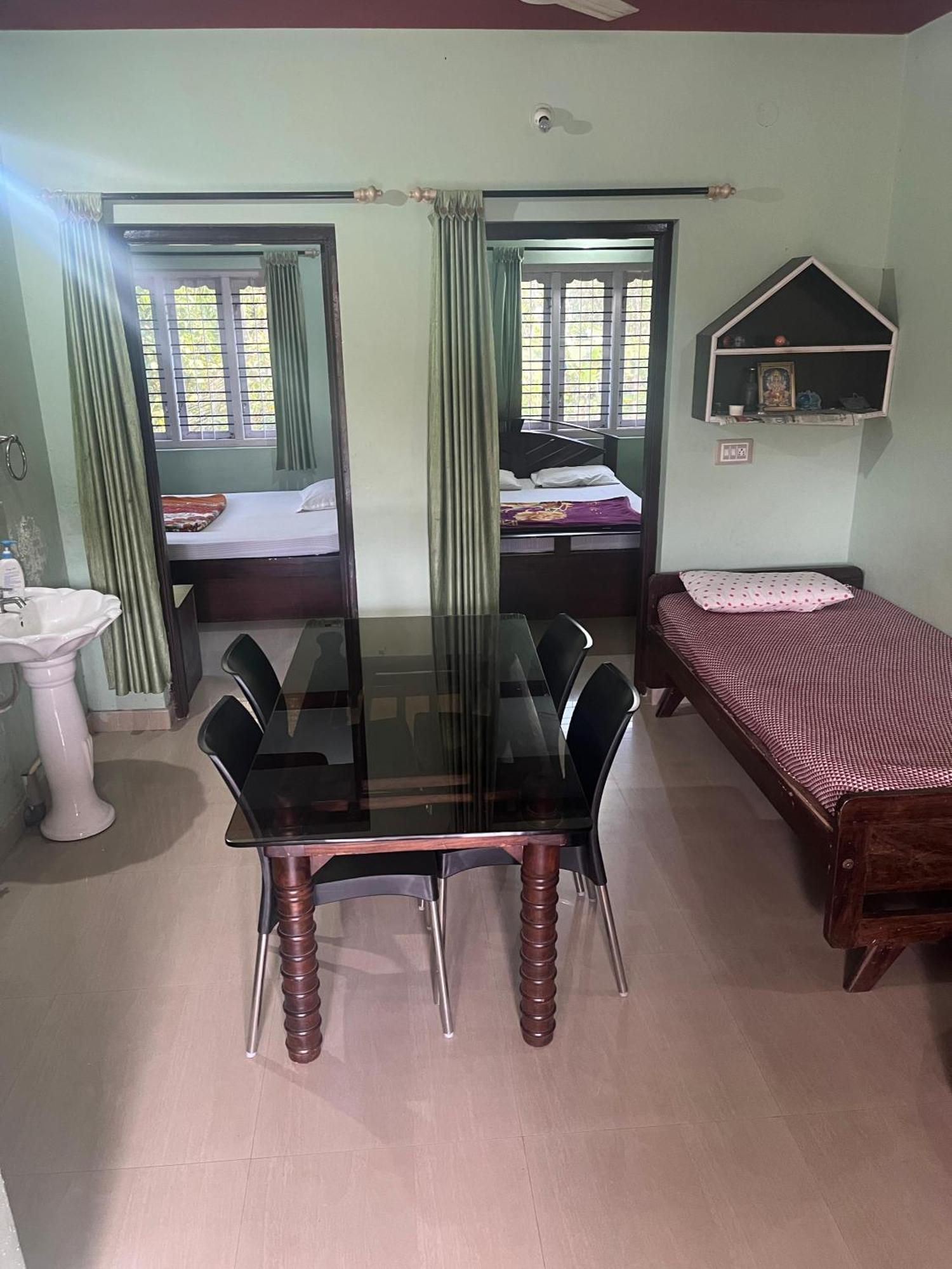 Eshwarkrupa Homestay Madikeri Extérieur photo