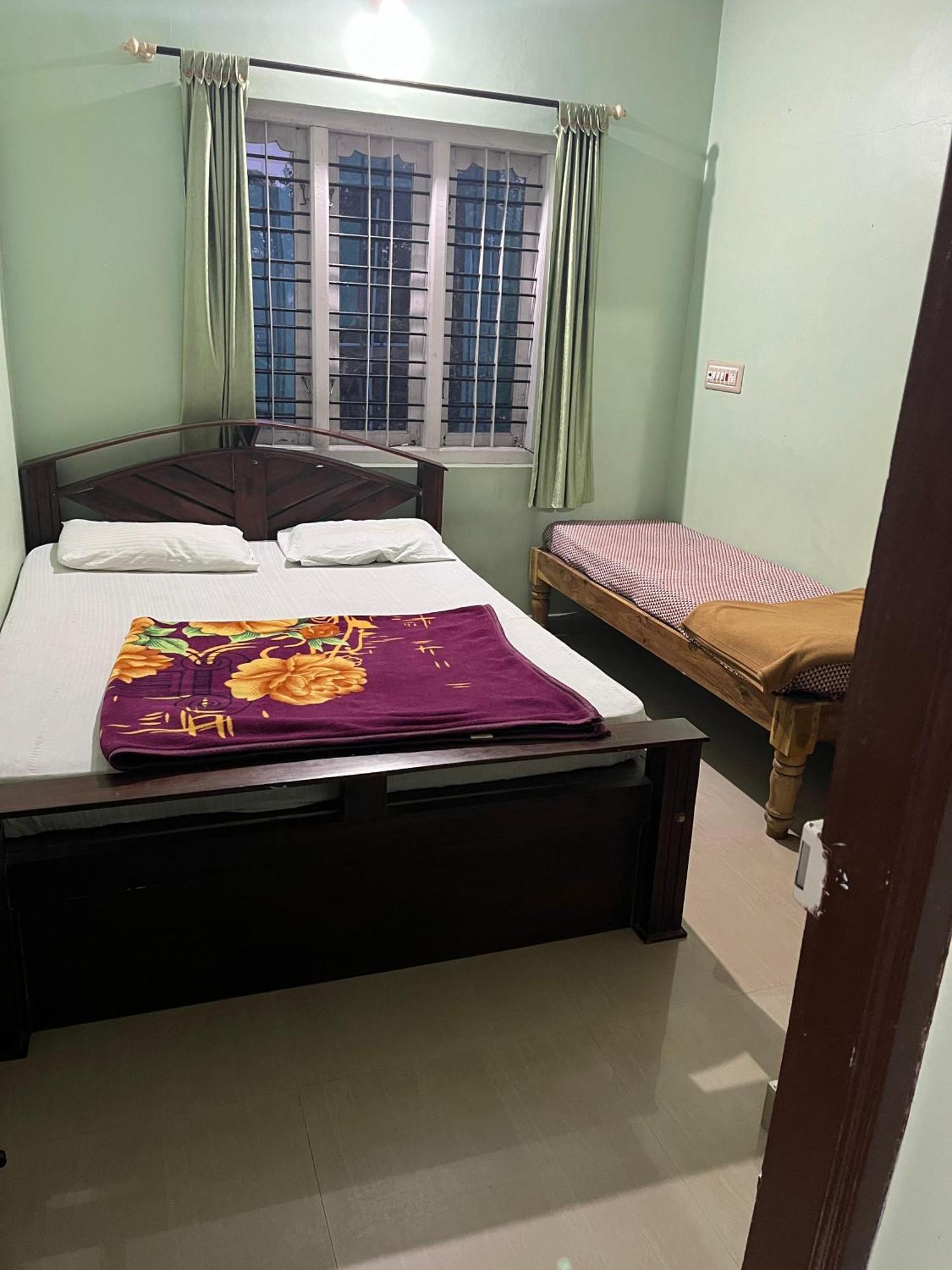 Eshwarkrupa Homestay Madikeri Extérieur photo
