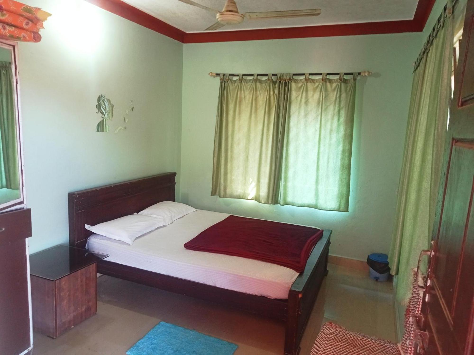 Eshwarkrupa Homestay Madikeri Extérieur photo