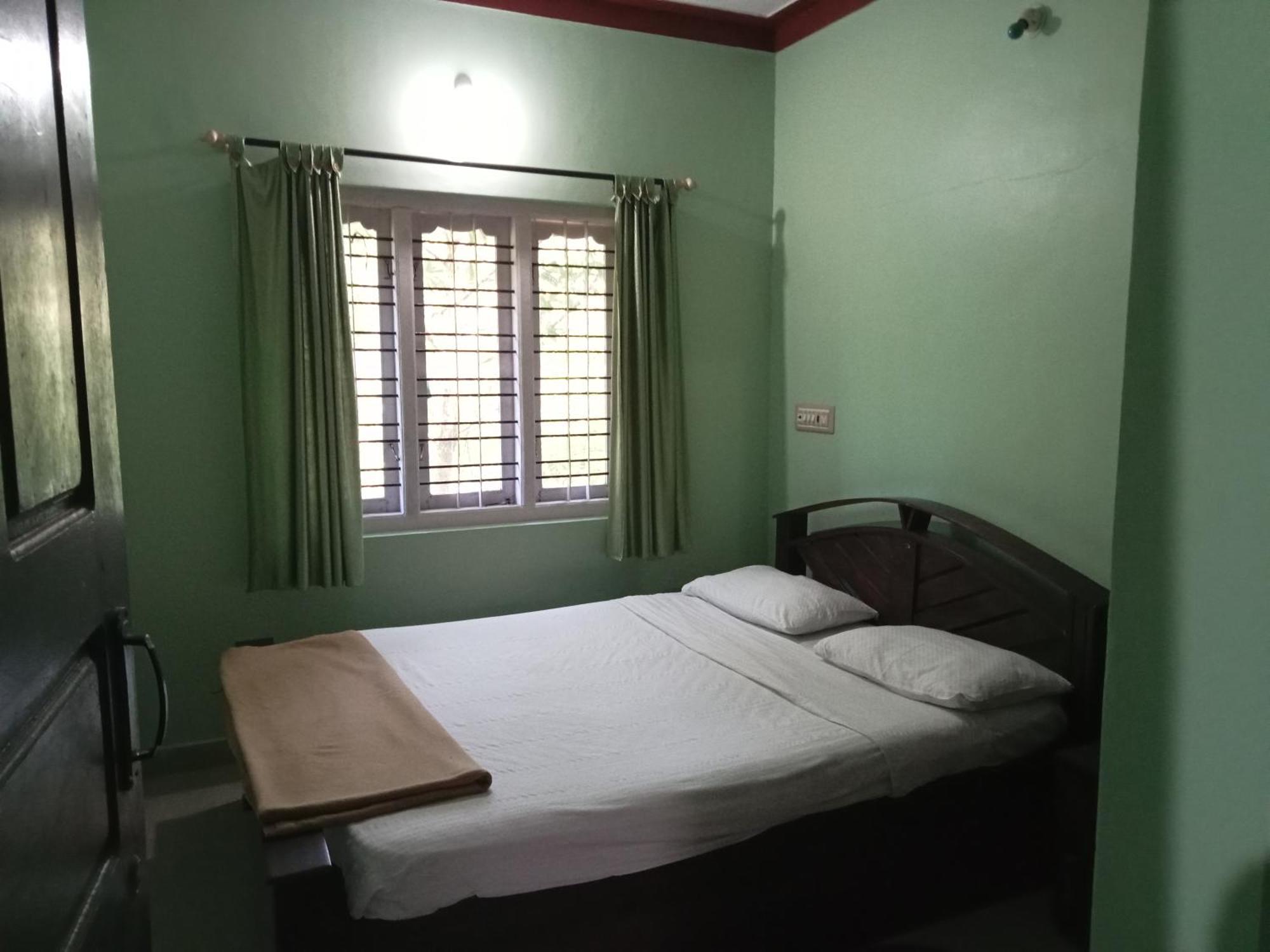 Eshwarkrupa Homestay Madikeri Extérieur photo