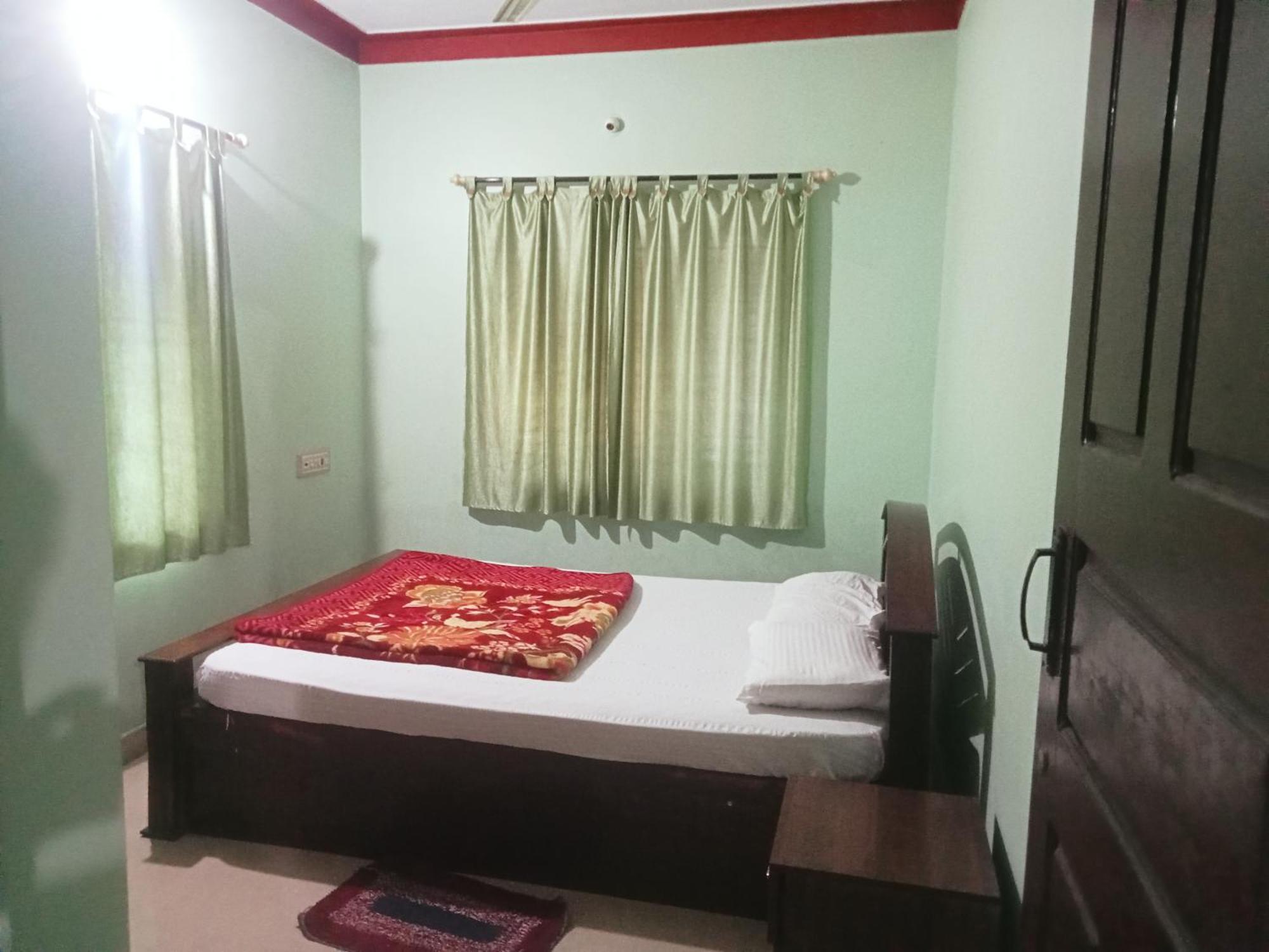 Eshwarkrupa Homestay Madikeri Extérieur photo
