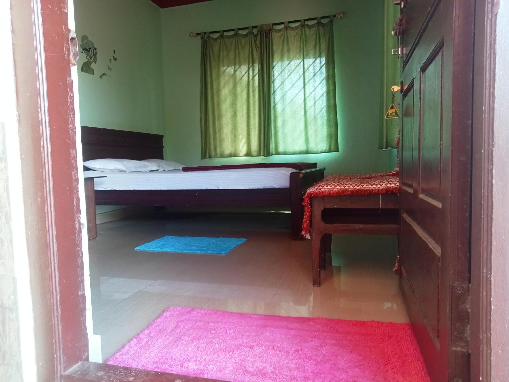 Eshwarkrupa Homestay Madikeri Extérieur photo
