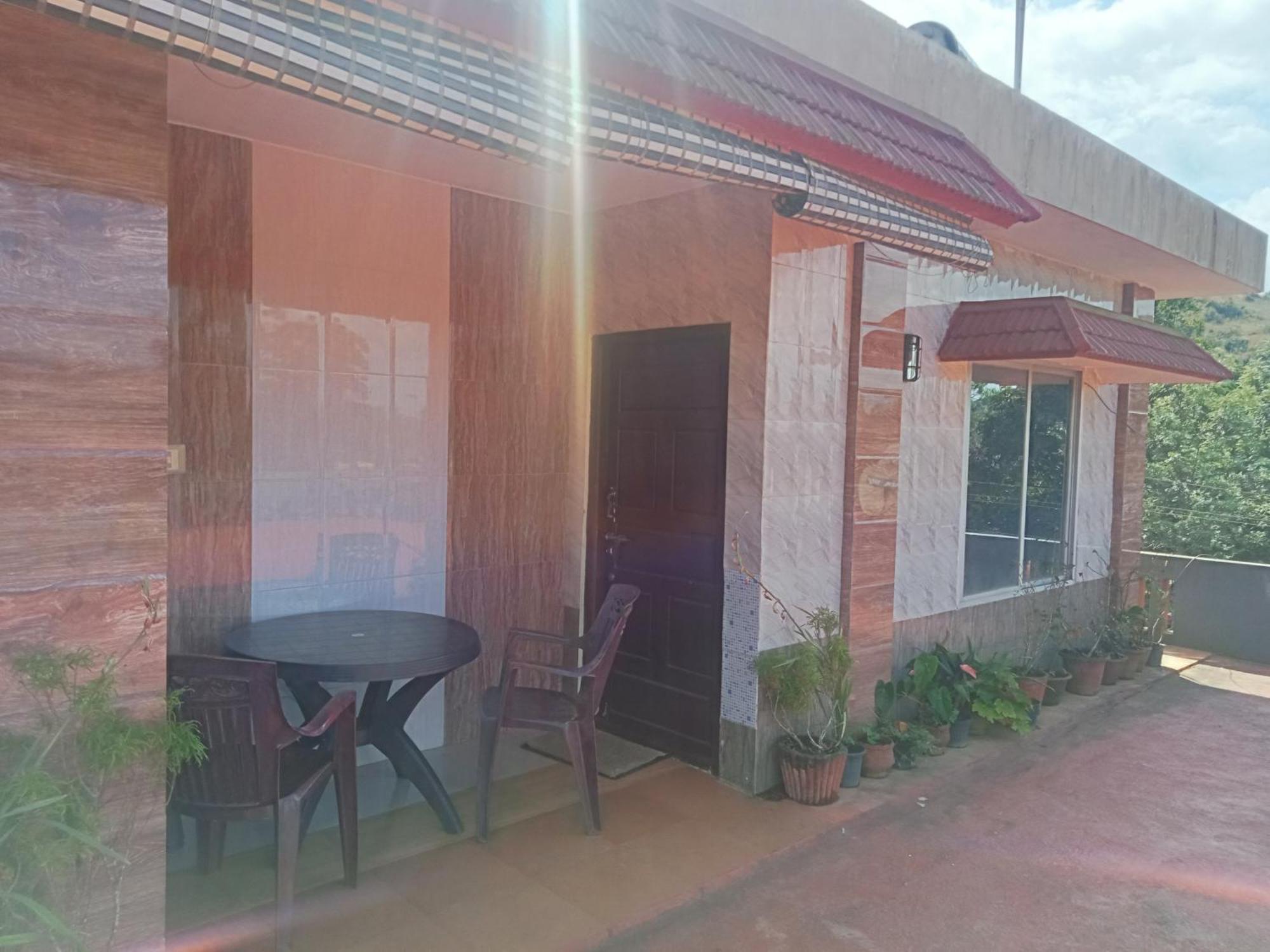 Eshwarkrupa Homestay Madikeri Extérieur photo