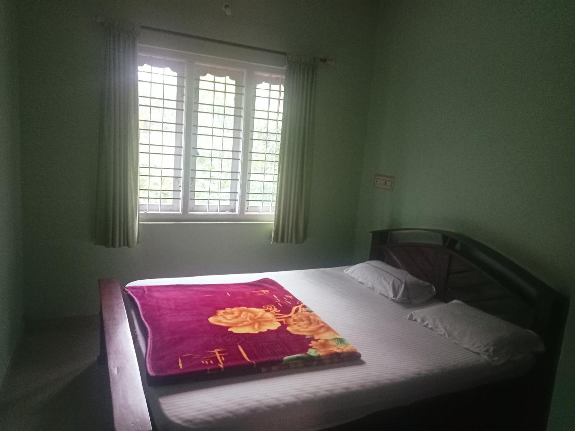 Eshwarkrupa Homestay Madikeri Extérieur photo